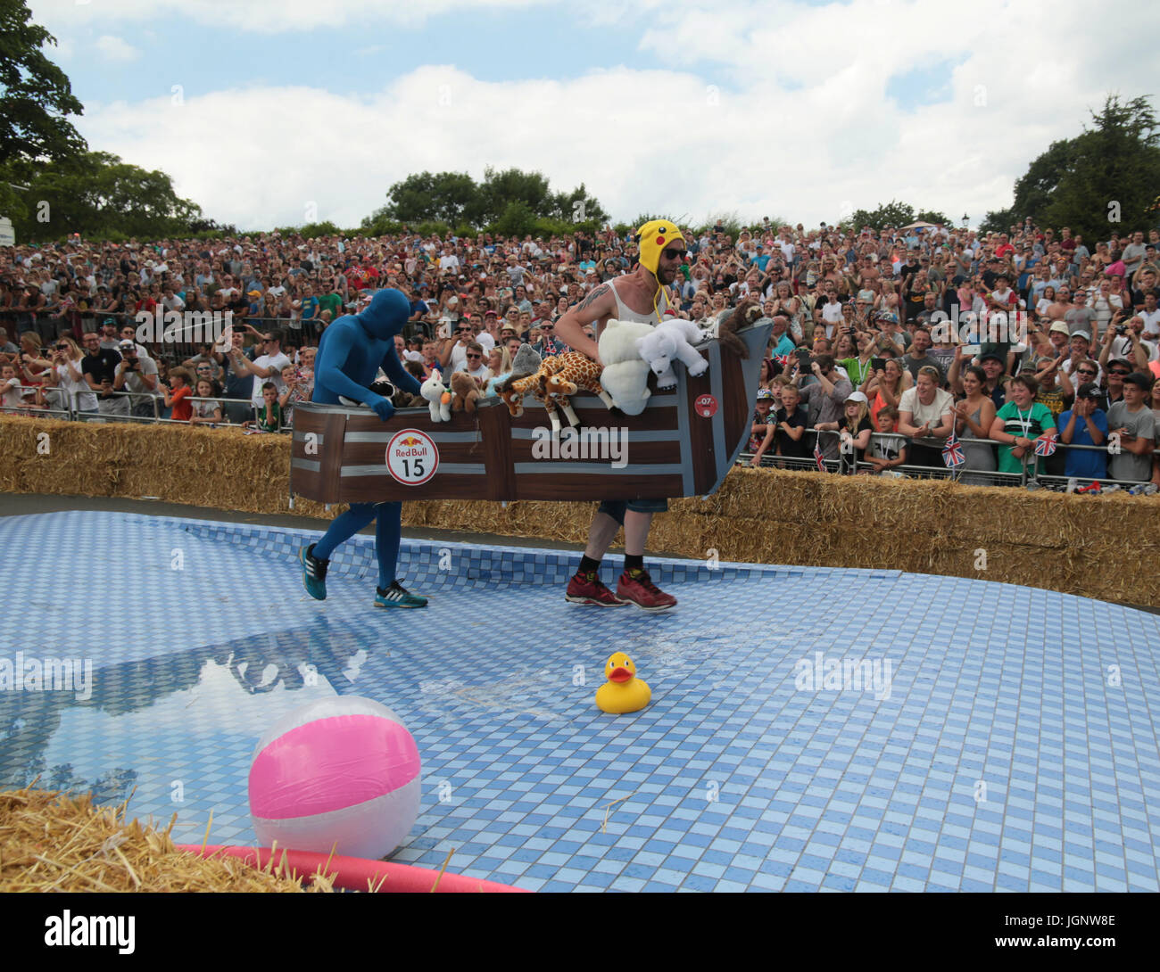 London UK. 09 juillet 2017 Alexandra Palace s'est félicité de la courses loufoques, ou des véhicules de boîtes à savon, aka gravity racer ou Red Bull soapbox Soapbox Race est un événement international dans lequel les pilotes amateurs des véhicules de course soapbox. Chaque machine fait-main est alimenté par rien mais simple courage cette unique non motorisés, les défis de l'événement de course les deux coureurs expérimentés et amateurs de concevoir et construire des machines et rêve soapbox en compétition contre la montre dans une course de descente. Crédit : Paul/Quezada-Neiman Alamy Live News Banque D'Images