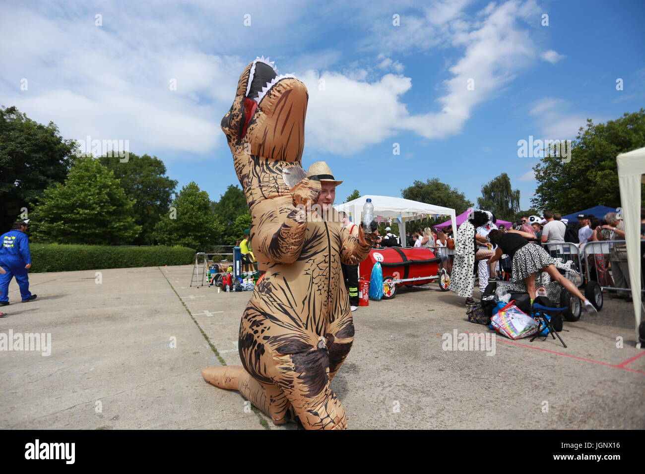 Londres, Royaume-Uni. 09 juillet 2017. Les spectateurs et les pilotes ont enduré un après-midi de sensations fortes et les déversements lors du Red Bull Soapbox Race qui a eu lieu à Alexandra Palace le dimanche 9 juillet. Rendez-redbullsoapboxrace.com pour plus d'informations.. Credit : Enrique Guadiz/Alamy Live News Banque D'Images