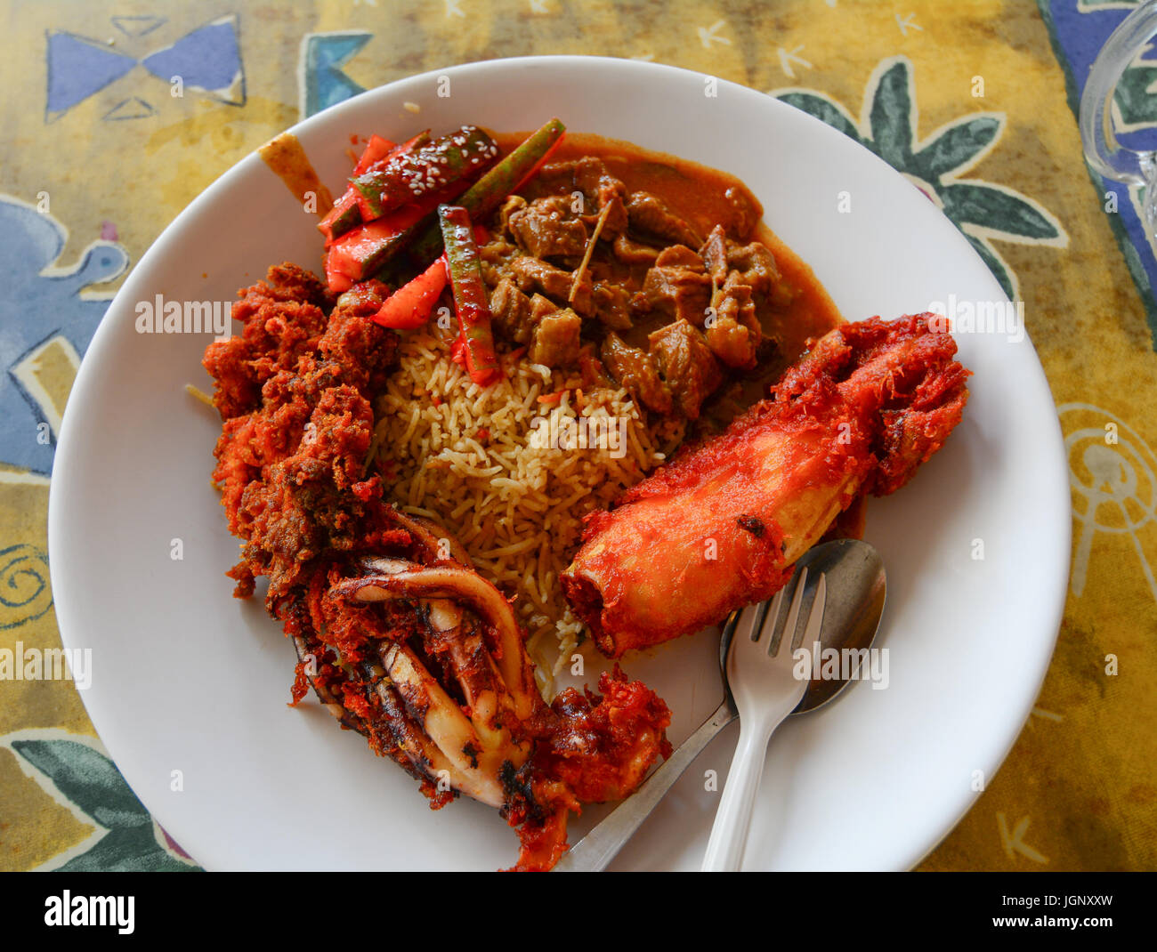 Riz frit avec des fruits de mer - Malaisie traditionnelle. Close up. Banque D'Images