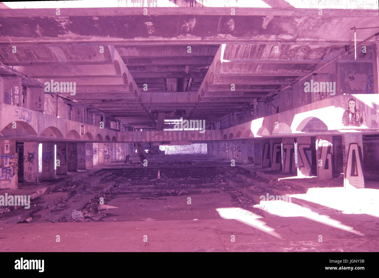 La photographie infrarouge infrarouge photos photos des ruines de St Peter's Seminary, Cardross, Ecosse, 2012 hauteur de son délabrement avant restauration Banque D'Images