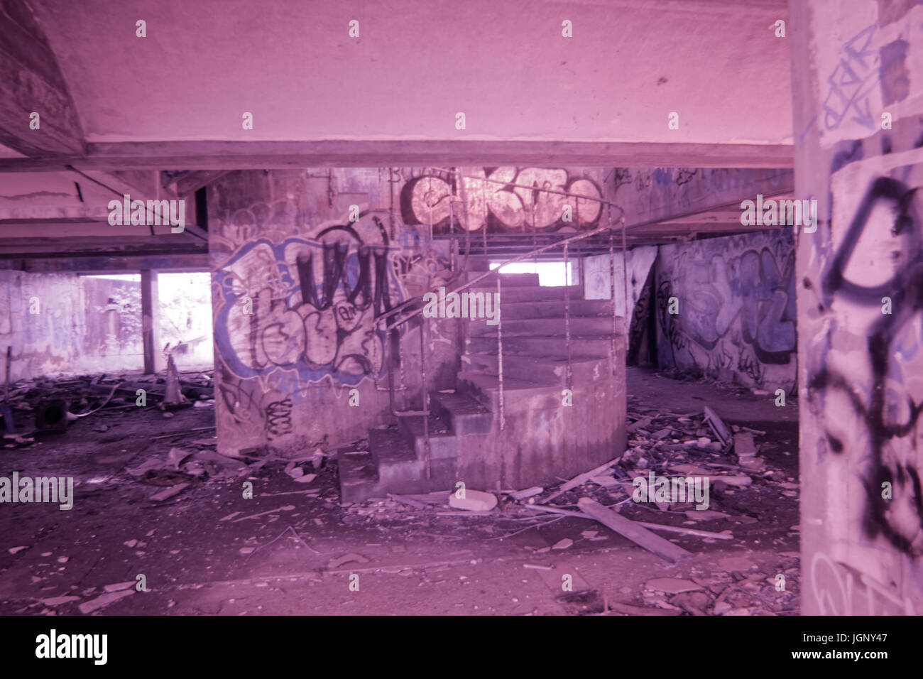 La photographie infrarouge infrarouge photos photos des ruines de St Peter's Seminary, Cardross, Ecosse, 2012 hauteur de son délabrement avant restauration Banque D'Images