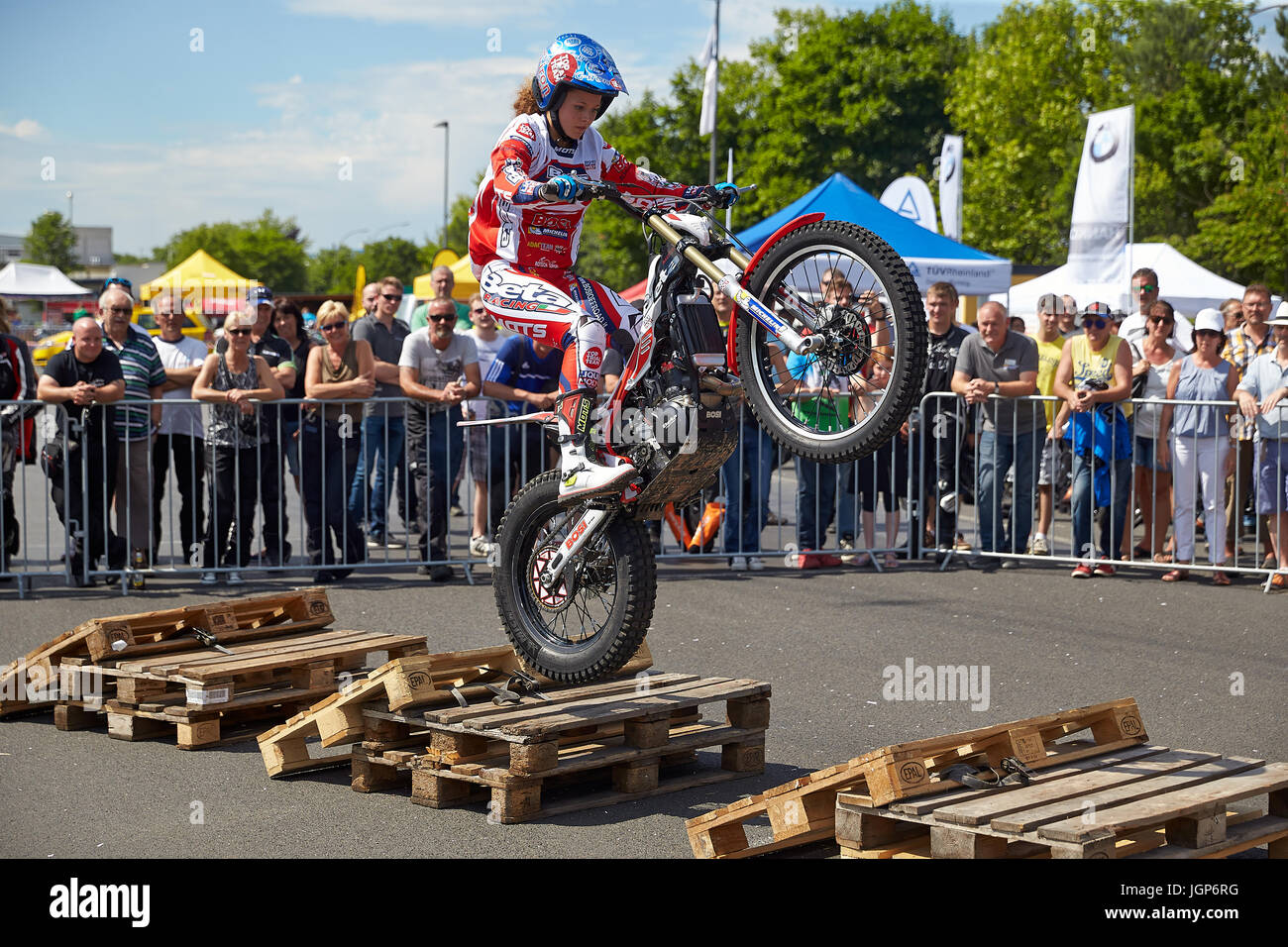 Theresa Bäuml, champion d'Europe 2016, moto trial la concurrence, Koblenz, Rhénanie-Palatinat, Allemagne Banque D'Images