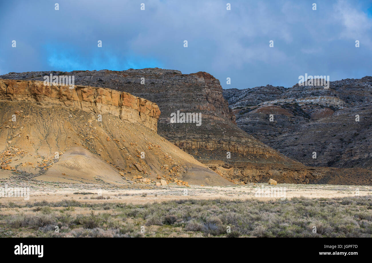 Les canyons et les buttes érodées et mesas, près de la ville d'Adobe, Sweetwater County, Wyoming, USA par Bruce Montagne Banque D'Images