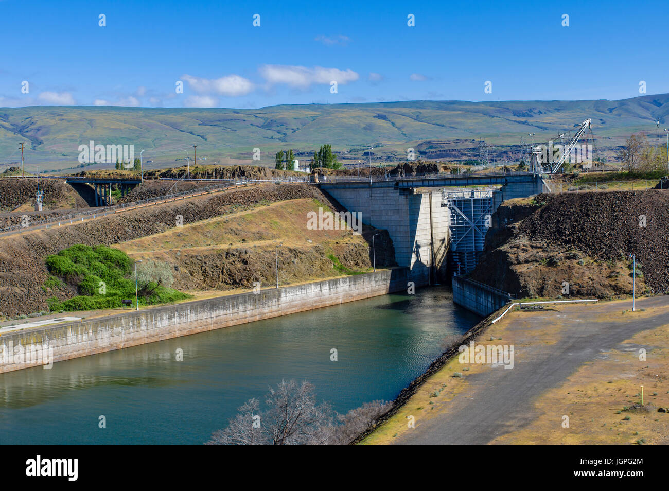 Verrouiller la porte inférieure sur le Département de barrage sur le fleuve Columbia. The Dalles, Oregon Banque D'Images