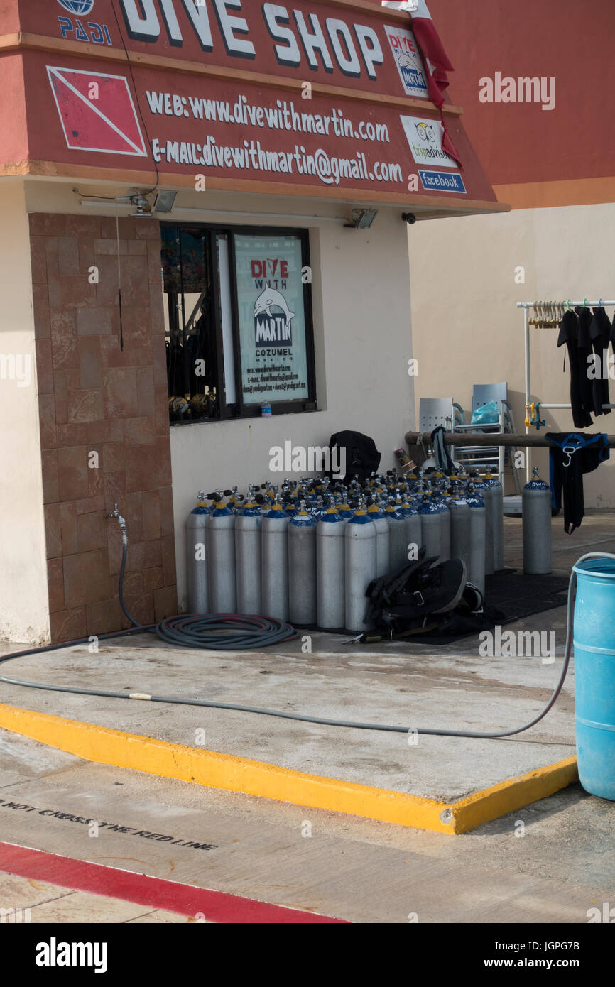 Magasin de plongée sur la jetée à Cozumel. Cozumel, Mexique Banque D'Images