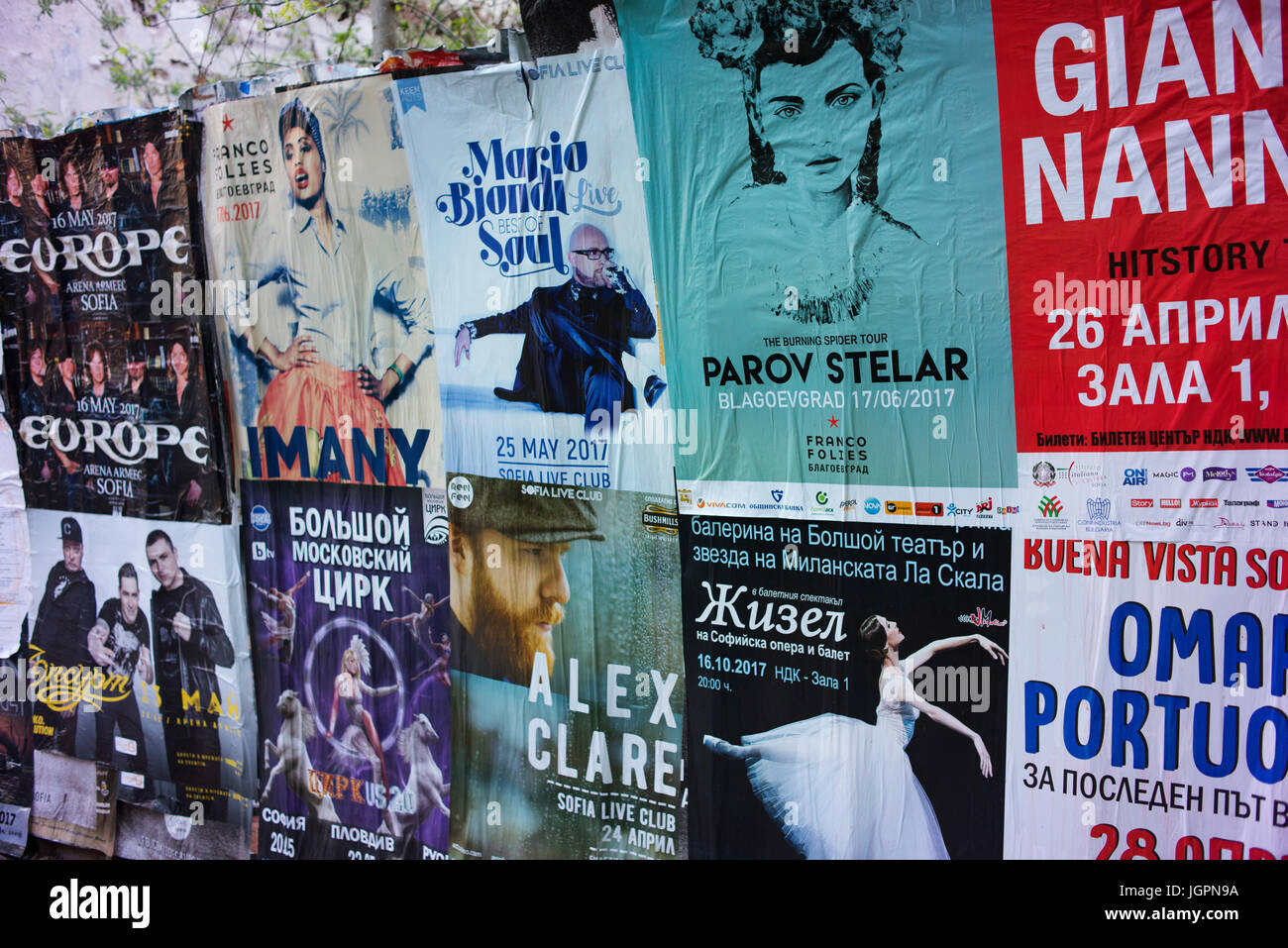 Affiches dans Sofia publicité divers spectacles à venir et précédentes. Banque D'Images