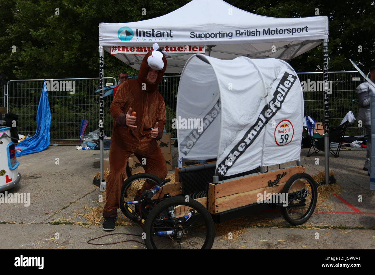 Londres, Royaume-Uni. 09 juillet 2017. Les spectateurs et les pilotes ont enduré un après-midi de sensations fortes et les déversements lors du Red Bull Soapbox Race qui a eu lieu à Alexandra Palace le dimanche 9 juillet. Credit : Enrique Guadiz/Alamy Live News Banque D'Images