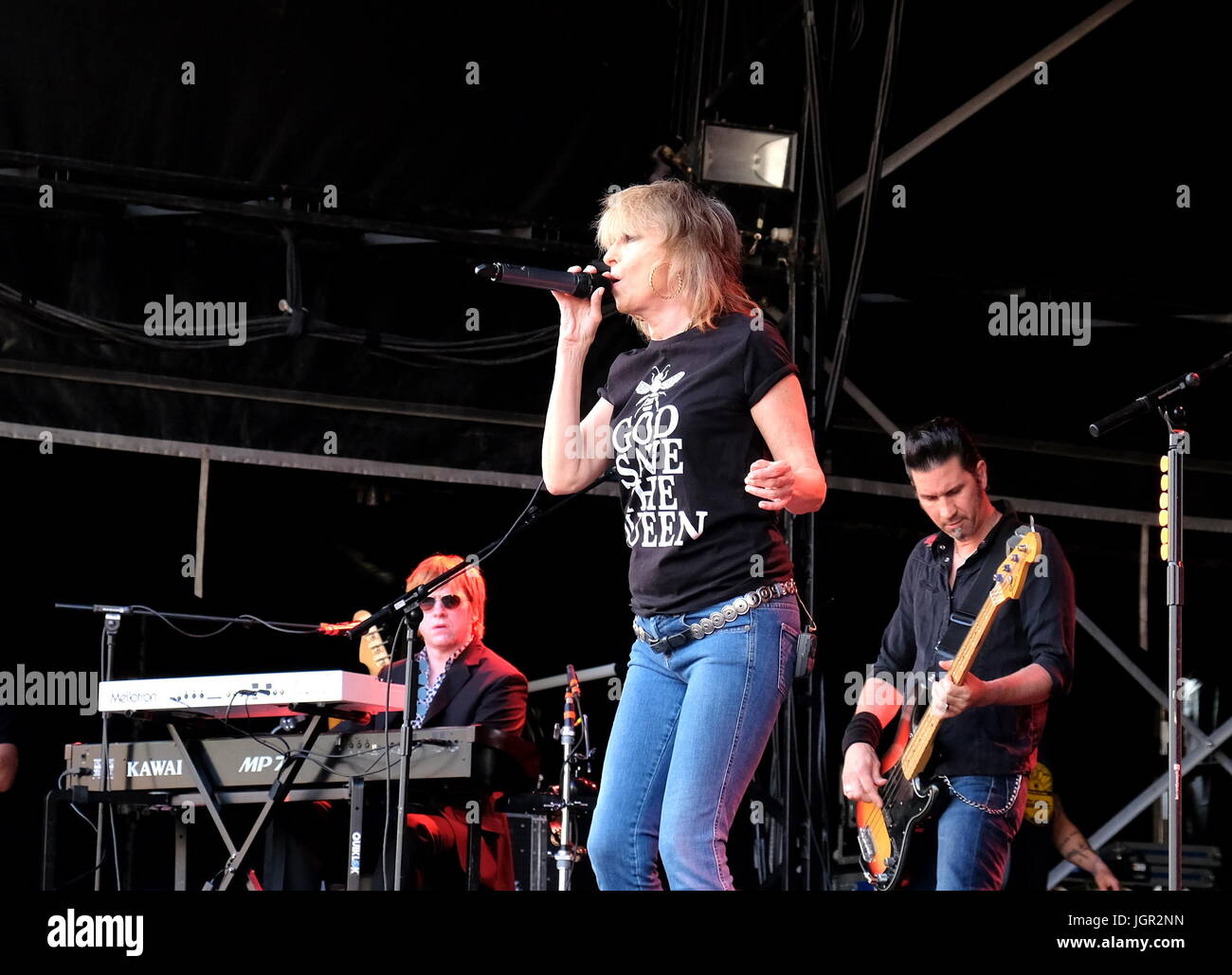 Great Tew, Oxfordshire, UK. 09 juillet 2017. Cornbury Festival Jour 3 - Chrissie Hynde avec le groupe de rock anglo-américain des prétendants à Cornbury Festival, Oxfordshire 9 Juillet 2017 : Crédit photographique DFP/Alamy Live News Banque D'Images