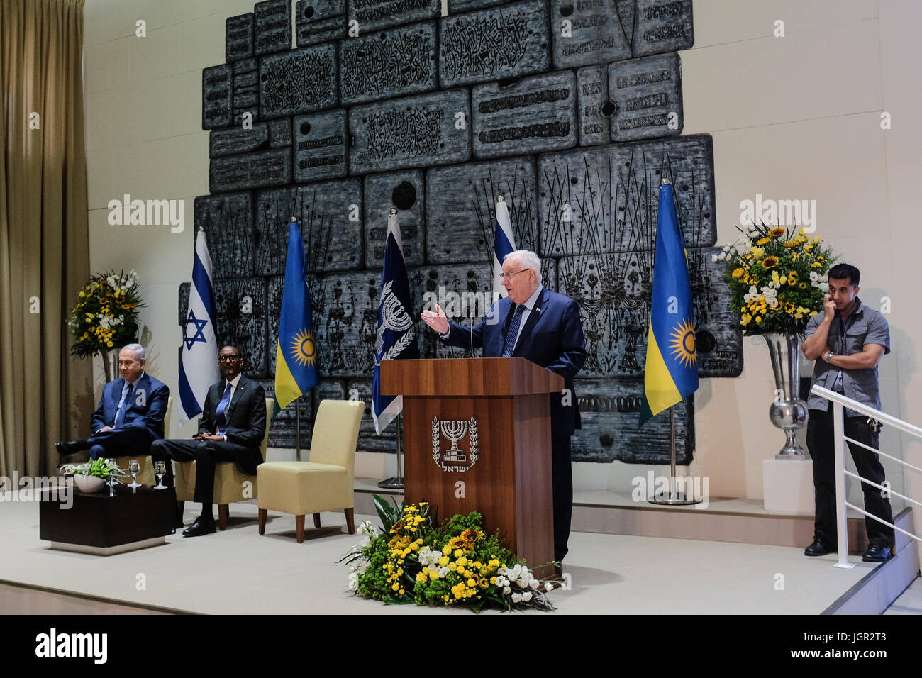 Jérusalem, Israël. 10 juillet, 2017. Le Président de l'état d'Israël, Reuven Rivlin, organise une cérémonie de bienvenue pour le président rwandais Paul Kagame, à la résidence du Président, avant de déclarations publiques et une réunion de travail entre les deux. Le Premier ministre israélien Benjamin Netanyahu a rejoint les Présidents, dépassant le protocole diplomatique traditionnelle. Credit : Alon Nir/Alamy Live News Banque D'Images