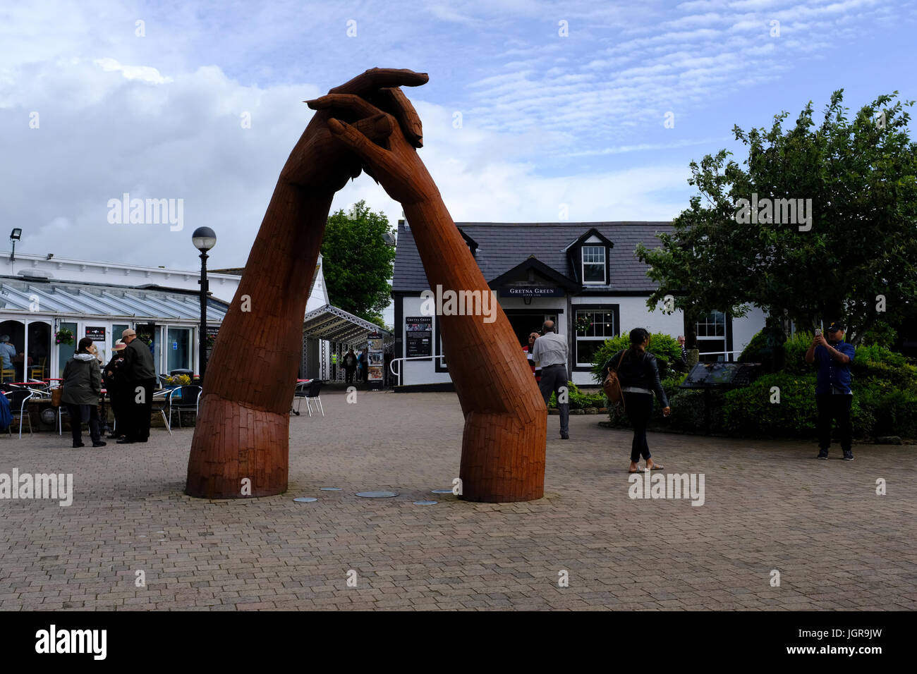 Sculpture main jointes en Gretna Green, Ecosse, Royaume-Uni Banque D'Images