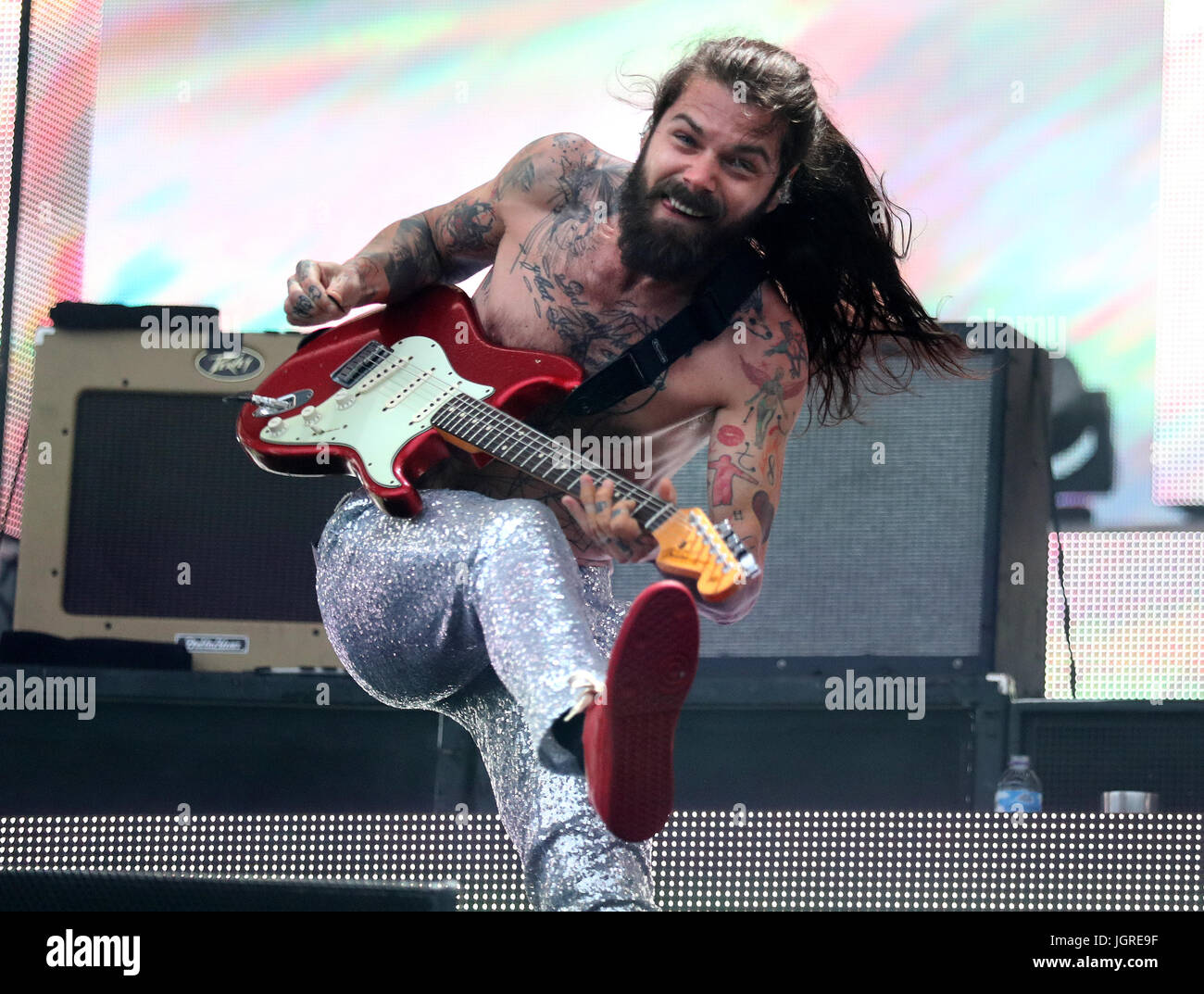 Simon Neil de Biffy Clyro joue sur la scène principale à l'TRNSMT music festival à Glasgow Green de Glasgow avec un line-up dimanche d'actes y compris Twin Atlantic et Biffy Clyro. ASSOCIATION DE PRESSE Photo. Photo Date : Dimanche 9 juillet, 2017. Crédit photo doit se lire : Andrew Milligan/PA Wire. Banque D'Images