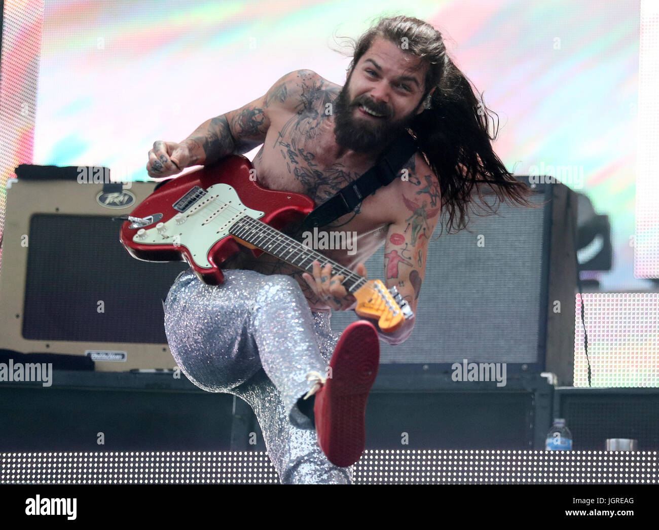 Simon Neil, de Biffy Clyro, se produit sur la scène principale du festival de musique TRNSMT à Glasgow Green à Glasgow avec une série d'actes du dimanche incluant Twin Atlantic et Biffy Clyro.APPUYEZ SUR ASSOCIATION photo.Date de la photo: Dimanche 9 juillet 2017.Le crédit photo devrait se lire comme suit : Andrew Milligan/PA Wire. Banque D'Images