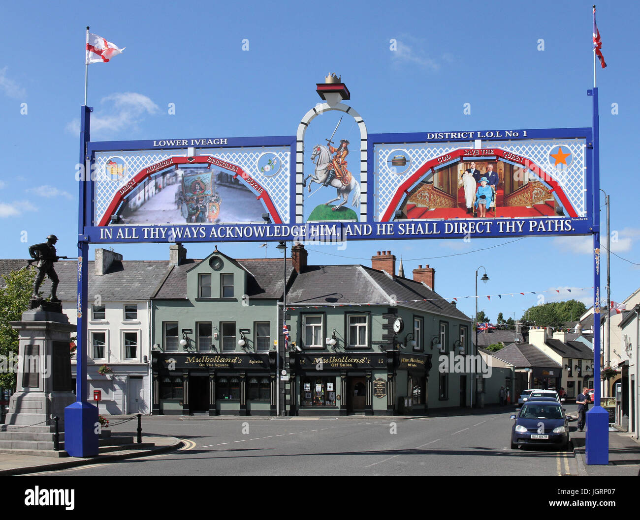 Une arche en Dormore Orange County Down comme des préparations pour le congrès annuel de l' 'Douzième Juillet commémoré la bataille de la Boyne. Banque D'Images