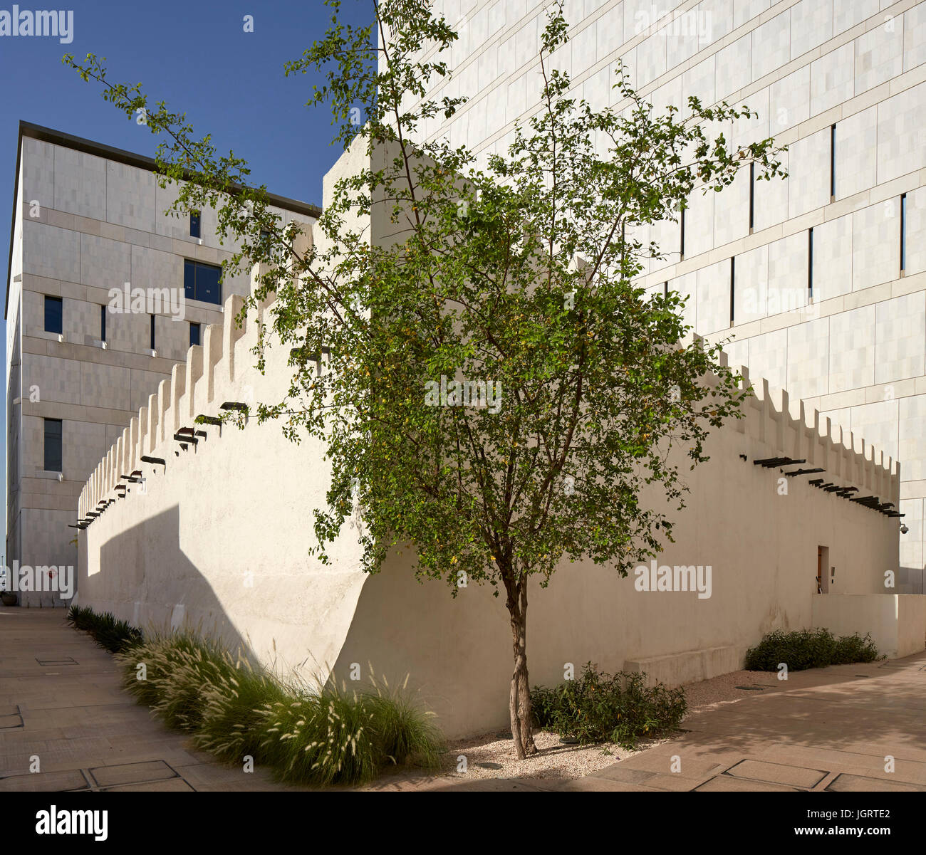 Vue extérieure. Maison Radwani, Doha, Qatar. Architecte : John McAslan & Partners, 2017. Banque D'Images