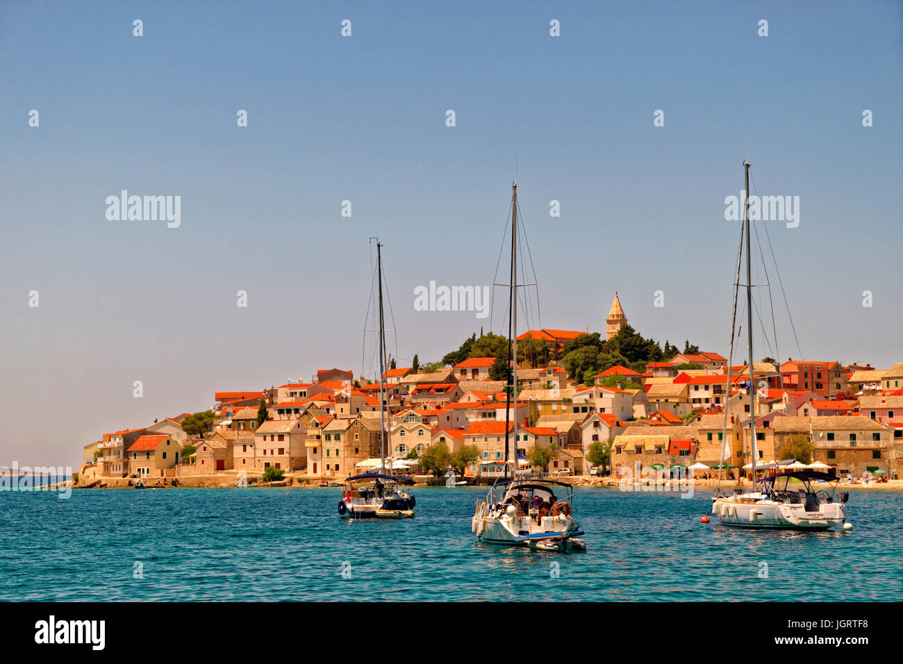 Location moorings dans la ville de Primosten, Croatie. Banque D'Images