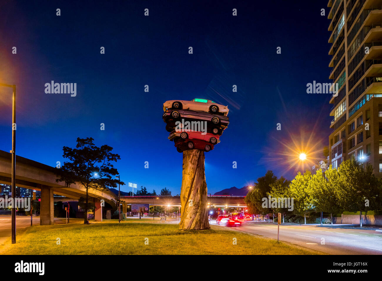 Installation d'art public appelé Trans Am Totem par artiste Marcus Bowcott, Vancouver, Colombie-Britannique, Canada. Banque D'Images