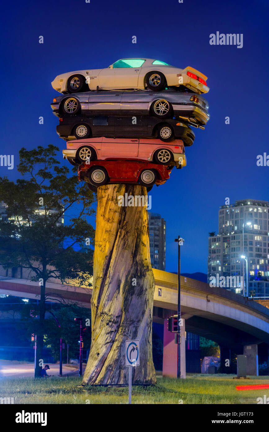 Installation d'art public appelé Trans Am Totem par artiste Marcus Bowcott, Vancouver, Colombie-Britannique, Canada. Banque D'Images
