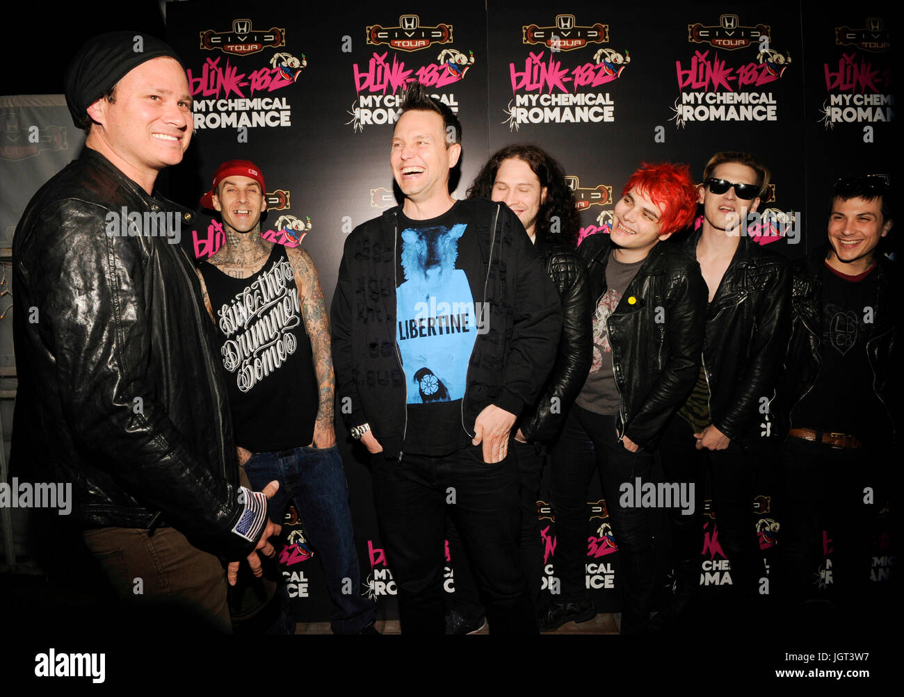 (L-r) musiciens,tom delonge Travis Barker, Mark Hoppus blink-182,Ray Toro, Gerard Way, Mikey Way Frank Iero assister à My Chemical Romance My Chemical Romance blink-182 2011 l'occasion de l'annonce Honda Civic Tour Rainbow bar & grill Mai 23,2011 secteur Los Angeles, Californie. Banque D'Images