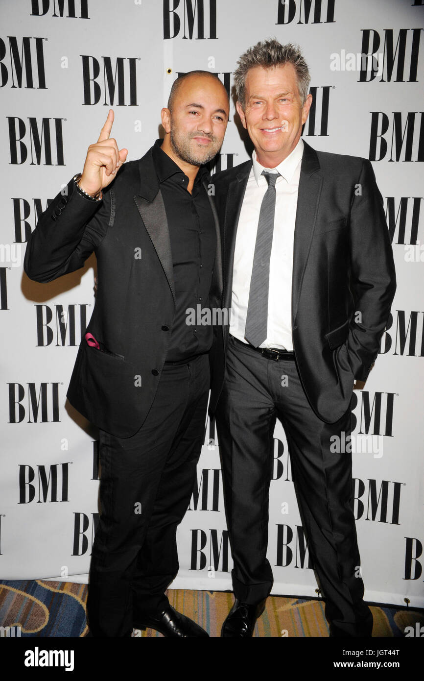 Nadir khayat aka refaite (l) David Foster arriver 60e congrès annuel prix pop imc Beverly Wilshire four seasons hotel de beverly hills,Mai 15,2012 en Californie. Banque D'Images