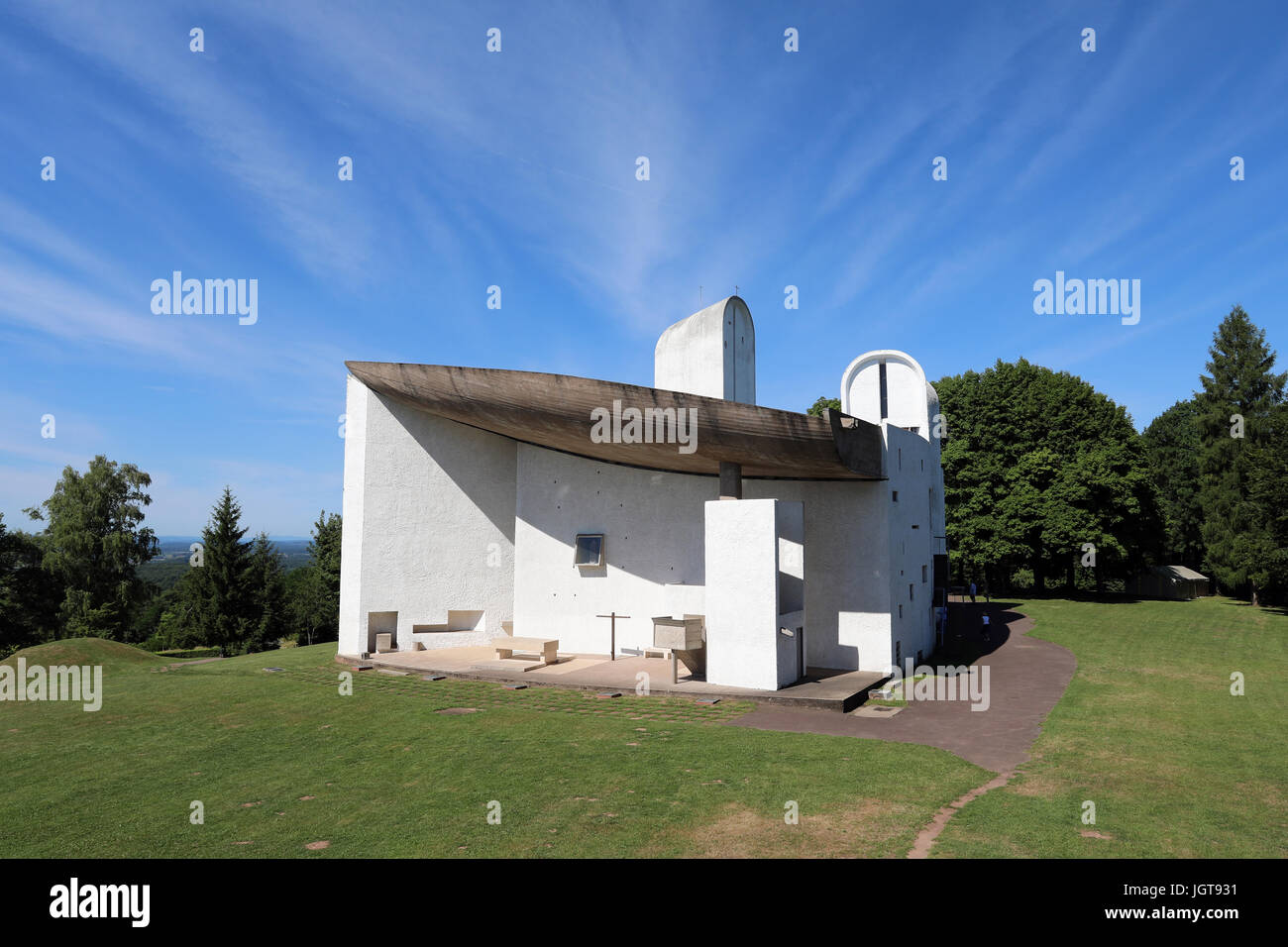 Chapelle Notre Dame du haut à Ronchamp, France, conçu par l'architecte Le Corbusier. La chapelle est sur la Liste du patrimoine mondial de l'UNESCO. Banque D'Images