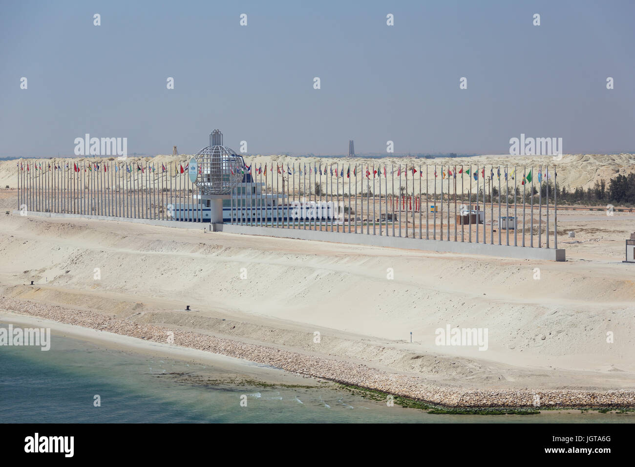 Editorial : Ismailia, Égypte, le 27 avril 2017 - Monument à côté du nouveau canal de Suez près d'Ismaïlia Banque D'Images