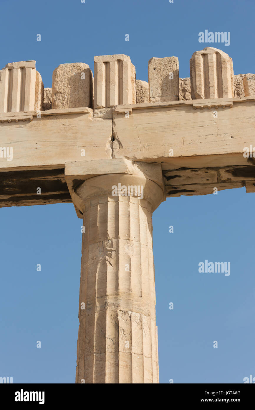 Détail d'une colonne dorique du Parthénon sur l'Acropole Banque D'Images