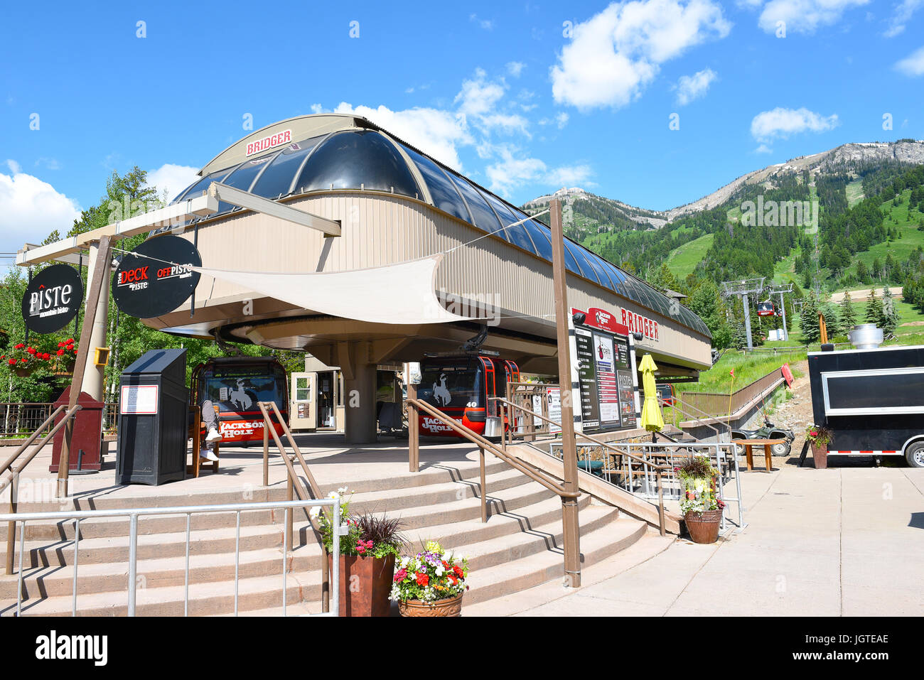 JACKSON Hole, Wyoming - 27 juin 2017 : Gondola à Bridger Teton Village. La gondole prend les randonneurs et les touristes au sommet de la montagne de rendez-vous Banque D'Images