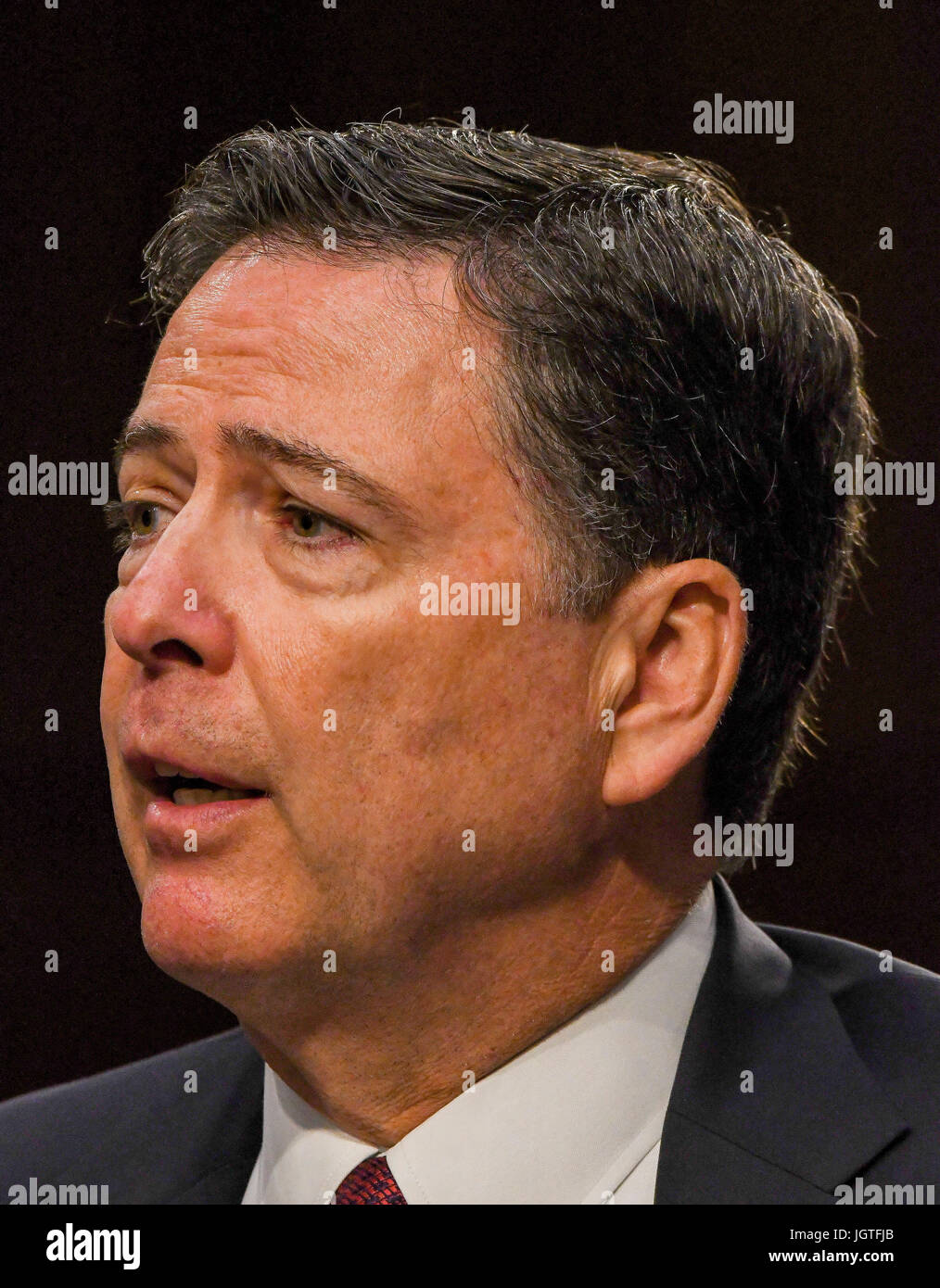 Ancien directeur du FBI James Comey témoigne devant le comité de renseignement du Sénat au cours de l'audience dans l'immeuble de bureaux du Sénat Hart Le 8 juin 2017, à Washington DC. Photo par Mark Reintein Banque D'Images