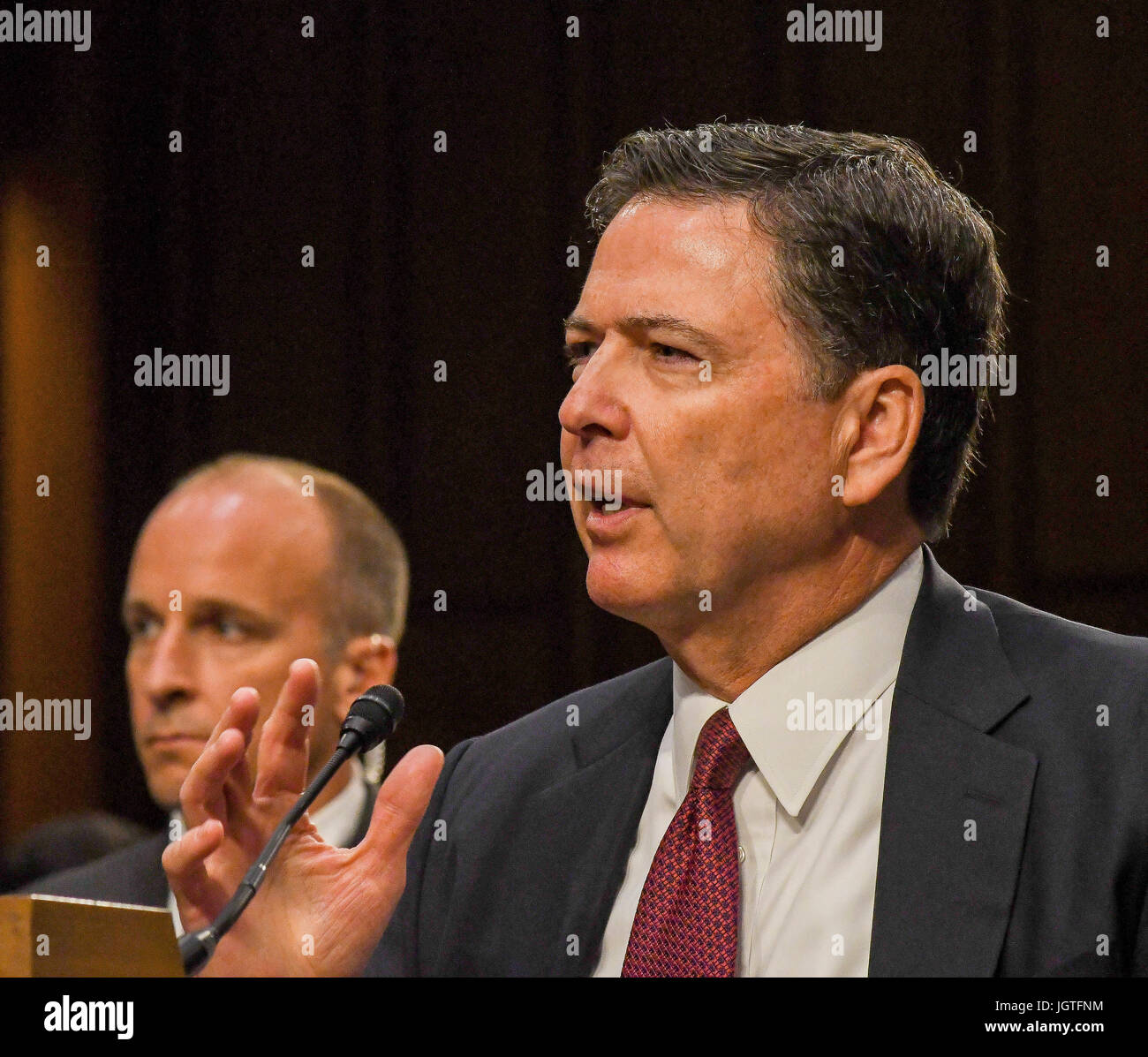 Ancien directeur du FBI James Comey témoigne devant le comité de renseignement du Sénat au cours de l'audience dans l'immeuble de bureaux du Sénat Hart Le 8 juin 2017, à Washington DC. Photo par Mark Reintein Banque D'Images