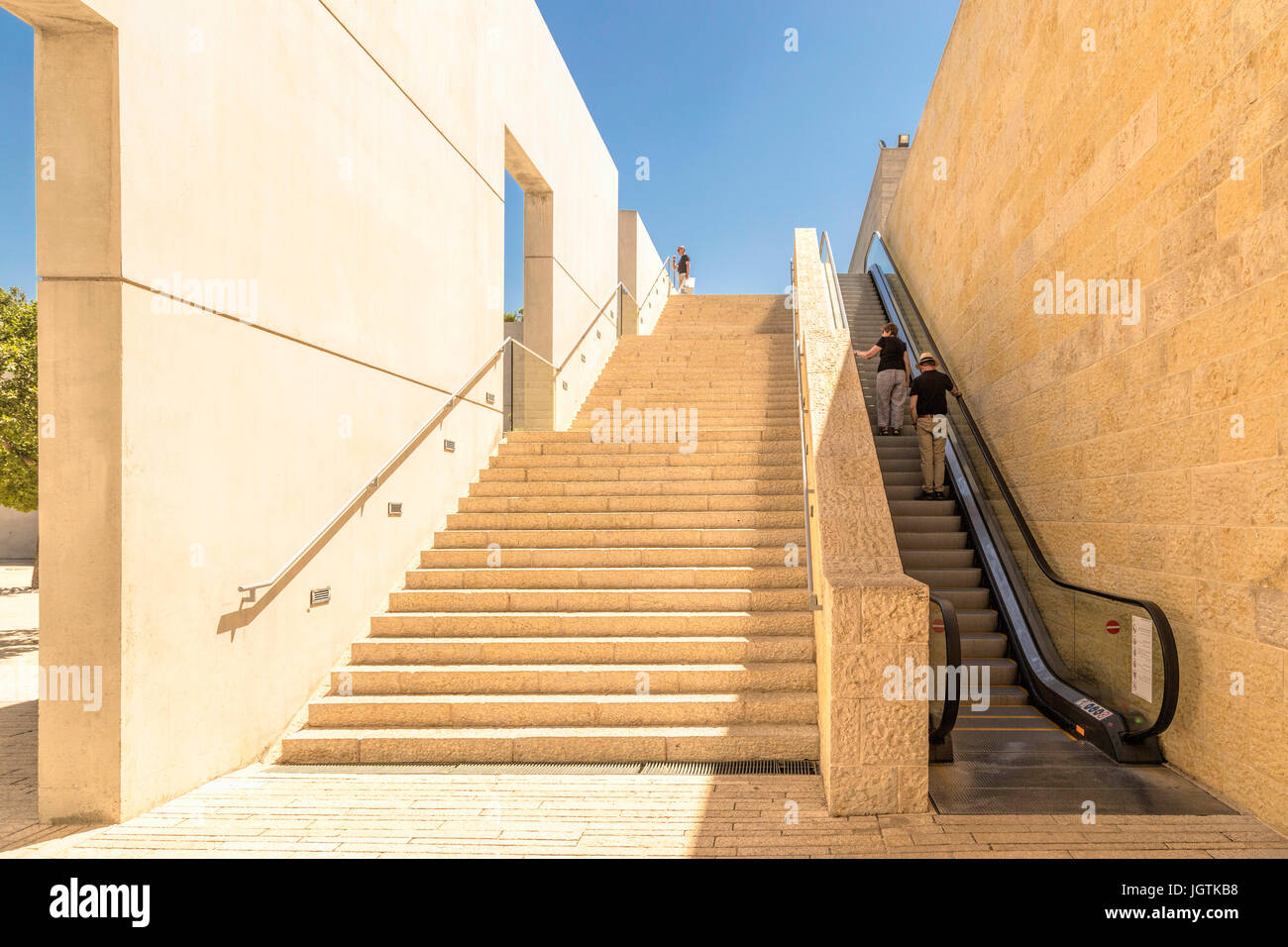 Escalier extérieur et des escaliers à Yad Vashem, le Musée de l'Holocauste sur le Mont Herzl, à Jérusalem, Israël, Moyen Orient. Banque D'Images