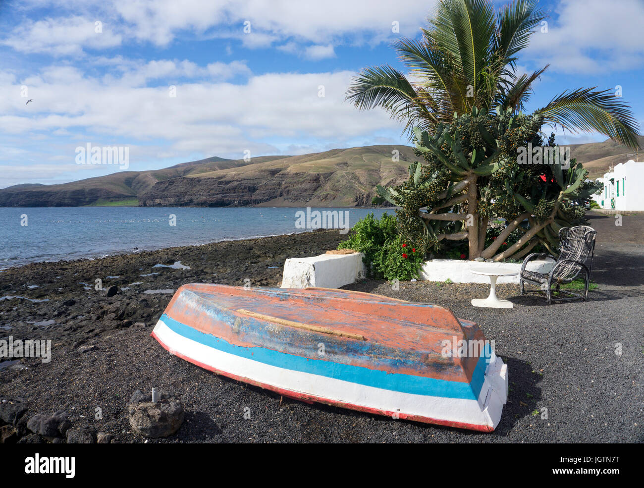 Des bateaux de pêche à la plage du village de pêcheurs de Playa Quemada, île de Lanzarote, Canary Islands, Spain, Europe Banque D'Images