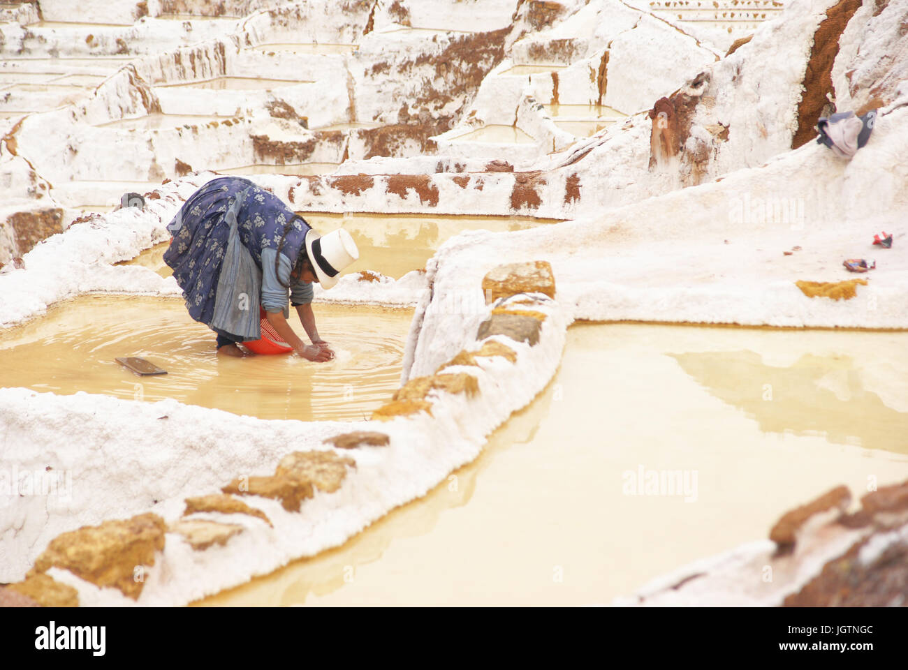 Salineras de Maras, d'une valeur sacrée de los Incas, région de Cusco, Lima, Pérou Banque D'Images