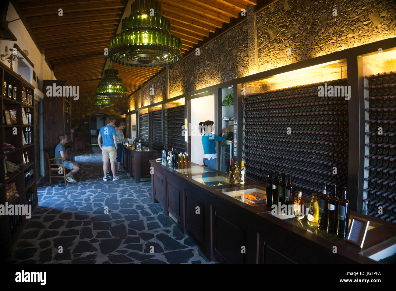 Bodega Rubicon, dégustation de vin et de vin pour la vente, La Geria, Lanzarote, îles Canaries, Espagne, Europe Banque D'Images
