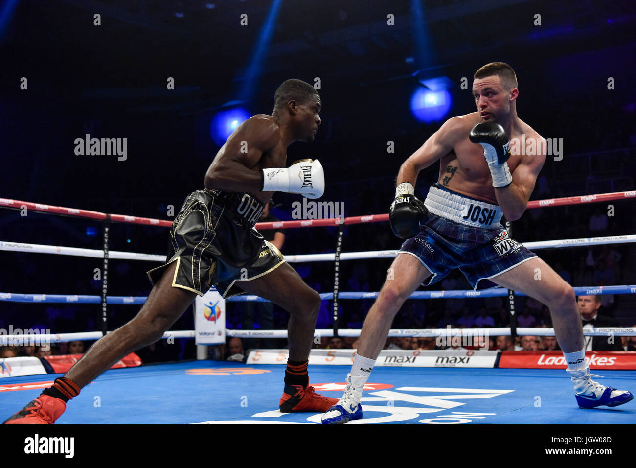 Samedi 8 juillet 2017 : la boxe, Braehead Arena, Glasgow, Ecosse. Prestonpans boxer josh taylor bat l'Ohara Hackney Davies pour ajouter l'argent à sa ceinture WBC Titre du Commonwealth. Le jeune homme de 26 ans a gagné son dixième et plus satisfaisante victoire de sa courte carrière dans une nuit explosive à la Glasgow Braehead Arena, une victoire qui propulse la Prestonpans perforateur dans le top 15 dans le monde super léger classement. Banque D'Images