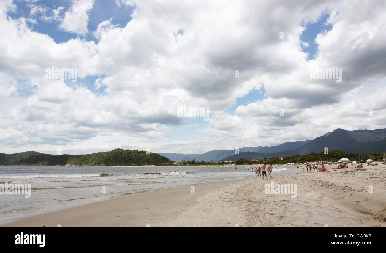 Plage, nageurs, Barra do Una, Peruíbe, São Paulo, Brésil Banque D'Images