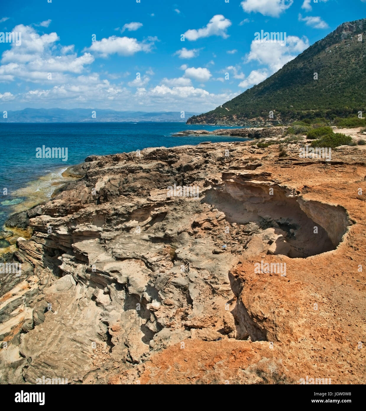 Les roches côtières sur Péninsule d'Akamas, Chypre Banque D'Images