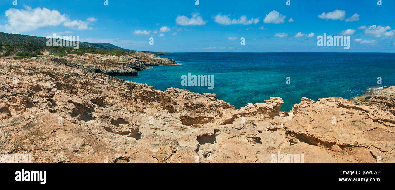 Côte rocheuse sur la péninsule d'Akamas, Chypre Banque D'Images