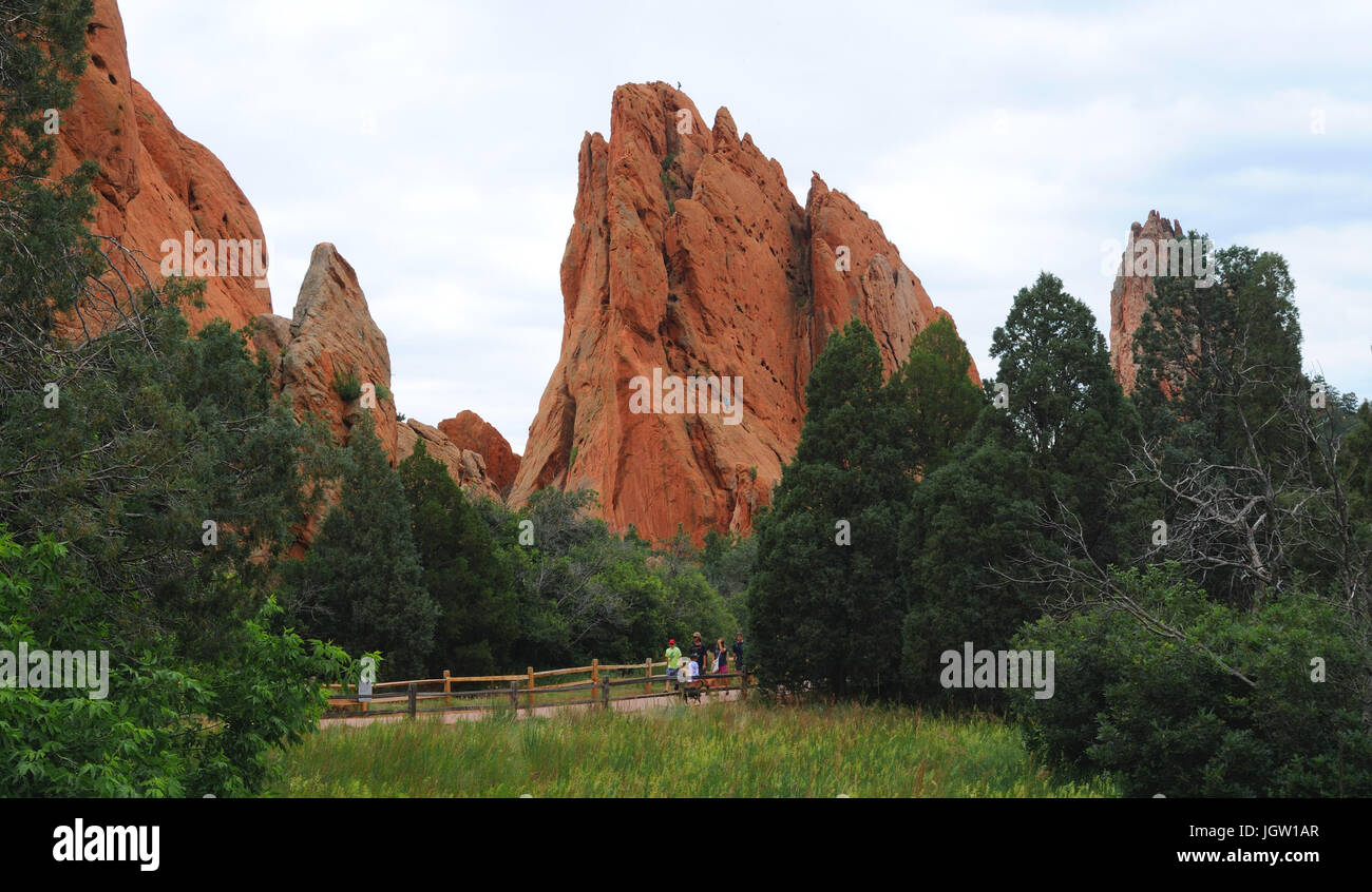 Rock climber au Jardin des Dieux, Colorado Springs, Colorado, États-Unis Banque D'Images