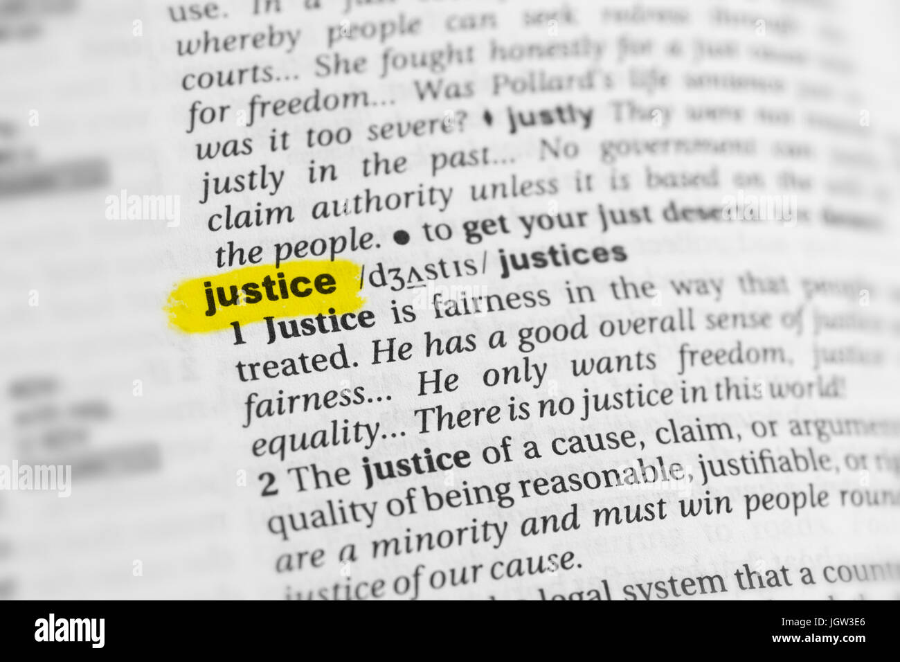 Anglais en surbrillance mot "justice" et sa définition au dictionnaire. Banque D'Images