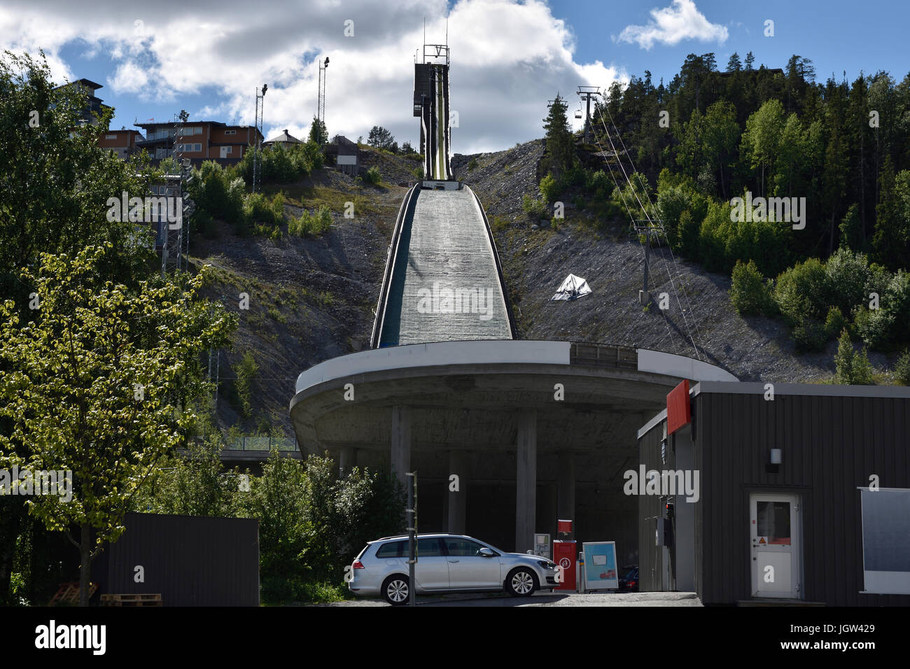 Installation de saut à ski dans la ville Ornskoldsvik, dans le Nord de la Suède. Banque D'Images