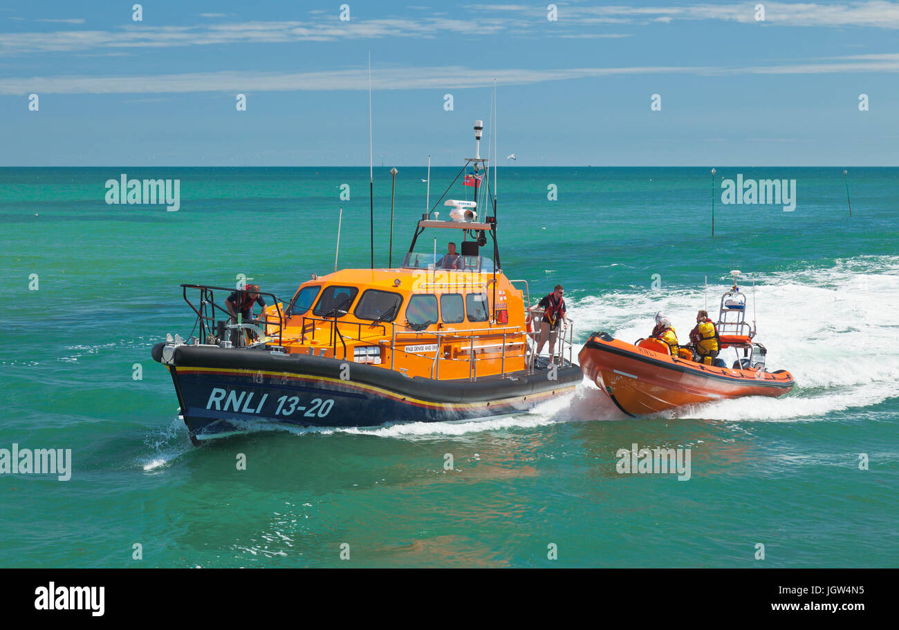 L'entrée de sauvetage de la RNLI Littlehampton le long de la rivière Arun. Banque D'Images