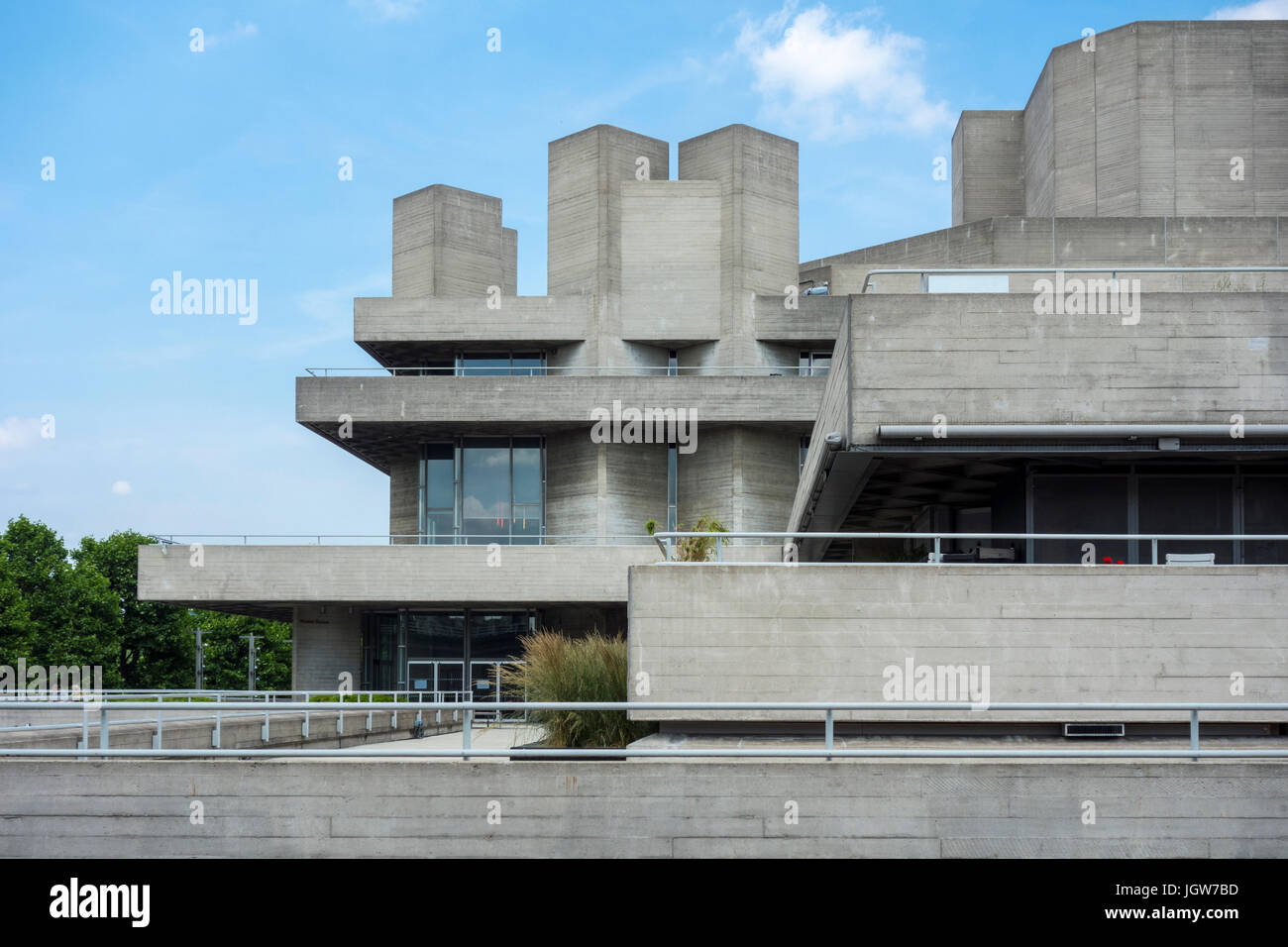 L'architecture brutaliste Londres : le Théâtre National Royal / bâtiment brutaliste brutalisme par Denys Lasdun. Southbank, Londres, UK Banque D'Images