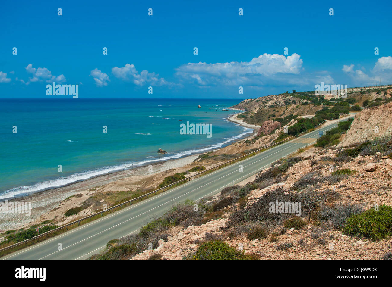 Route côtière près de Afrodite rock, Chypre Banque D'Images