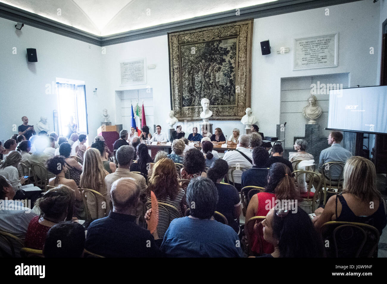 Rome, Italie. 10 juillet, 2017. Conférence "Le Poison aux portes'. Les risques liés à l'alimentation, de la santé et de l'environnement consacré à l'impact des traités de libre-échange, tels que l'AECG promu par l'Association Esclab ; l'activiste indien et de scientifique Vandana Shiva. Credit : Andrea Ronchini/Pacific Press/Alamy Live News Banque D'Images