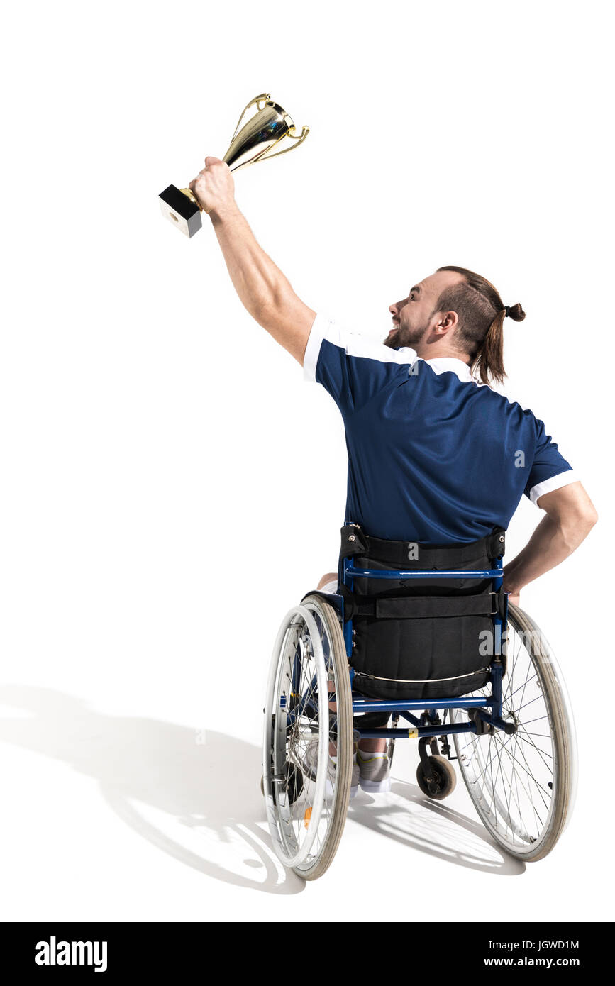 Mobilité tennis player in wheelchair holding goblet isolated on white Banque D'Images