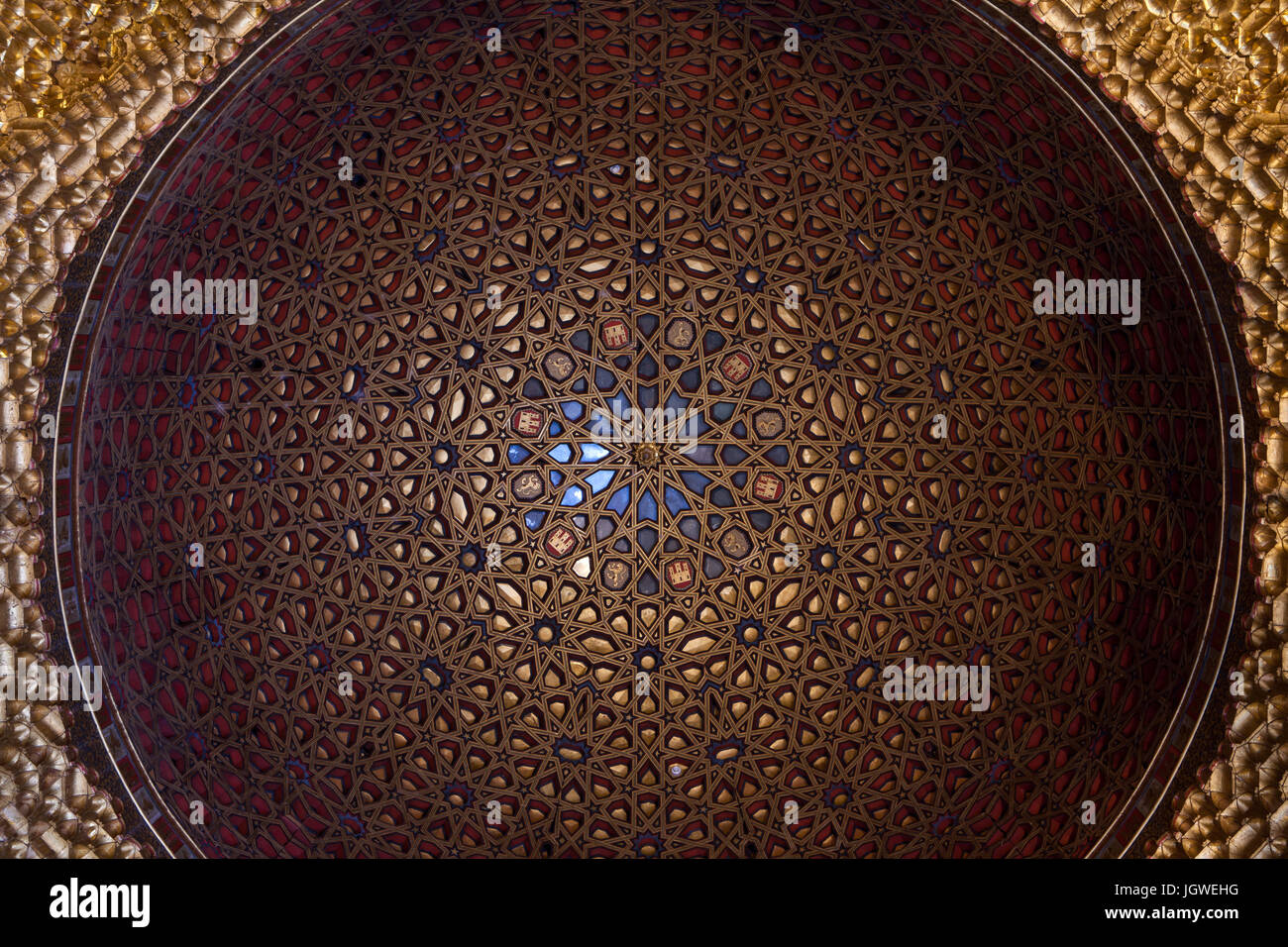 Dôme du Salón de Embajadores (Salle des Ambassadeurs) dans le Palacio Mudéjar mudéjar (Palace) à partir du 14e siècle dans l'Alcázar de Séville à Séville, Andalousie, espagne. Banque D'Images