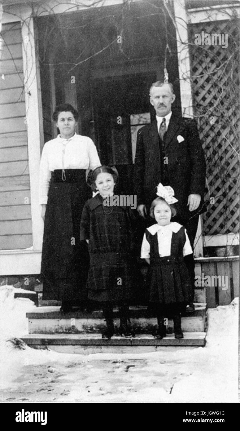 Les travailleurs industriels du monde - Katie Phar et famille, c. Années 1910. Banque D'Images