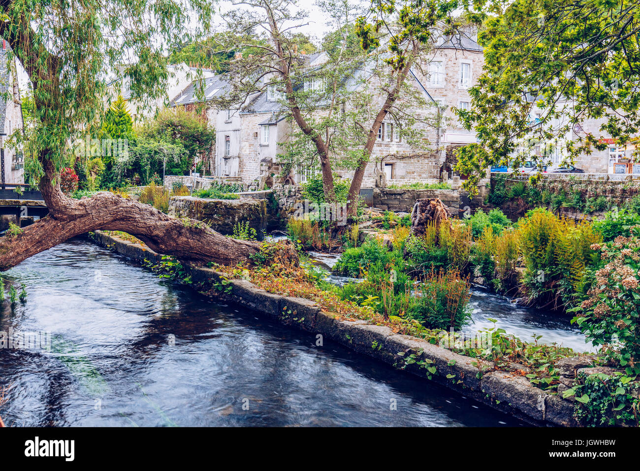 Un paysage idyllique à Pont-Aven, une commune française, située dans le département de la Bretagne Finistère (Bretagne) dans le nord-ouest de la France Banque D'Images