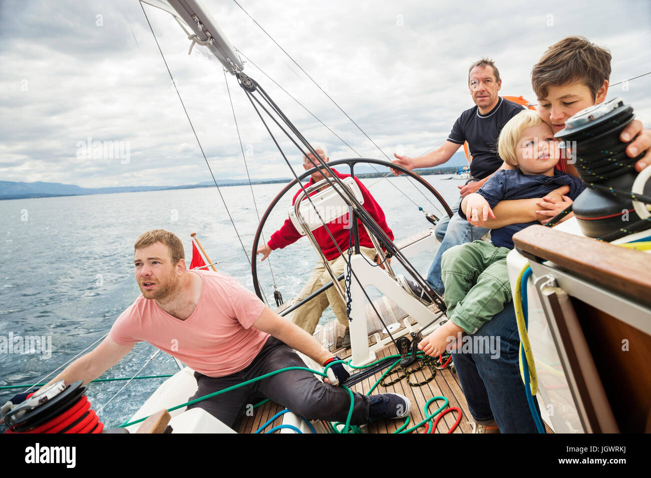 Quatre générations de la famille sur bateau à voile, Genève, Suisse, Europe Banque D'Images