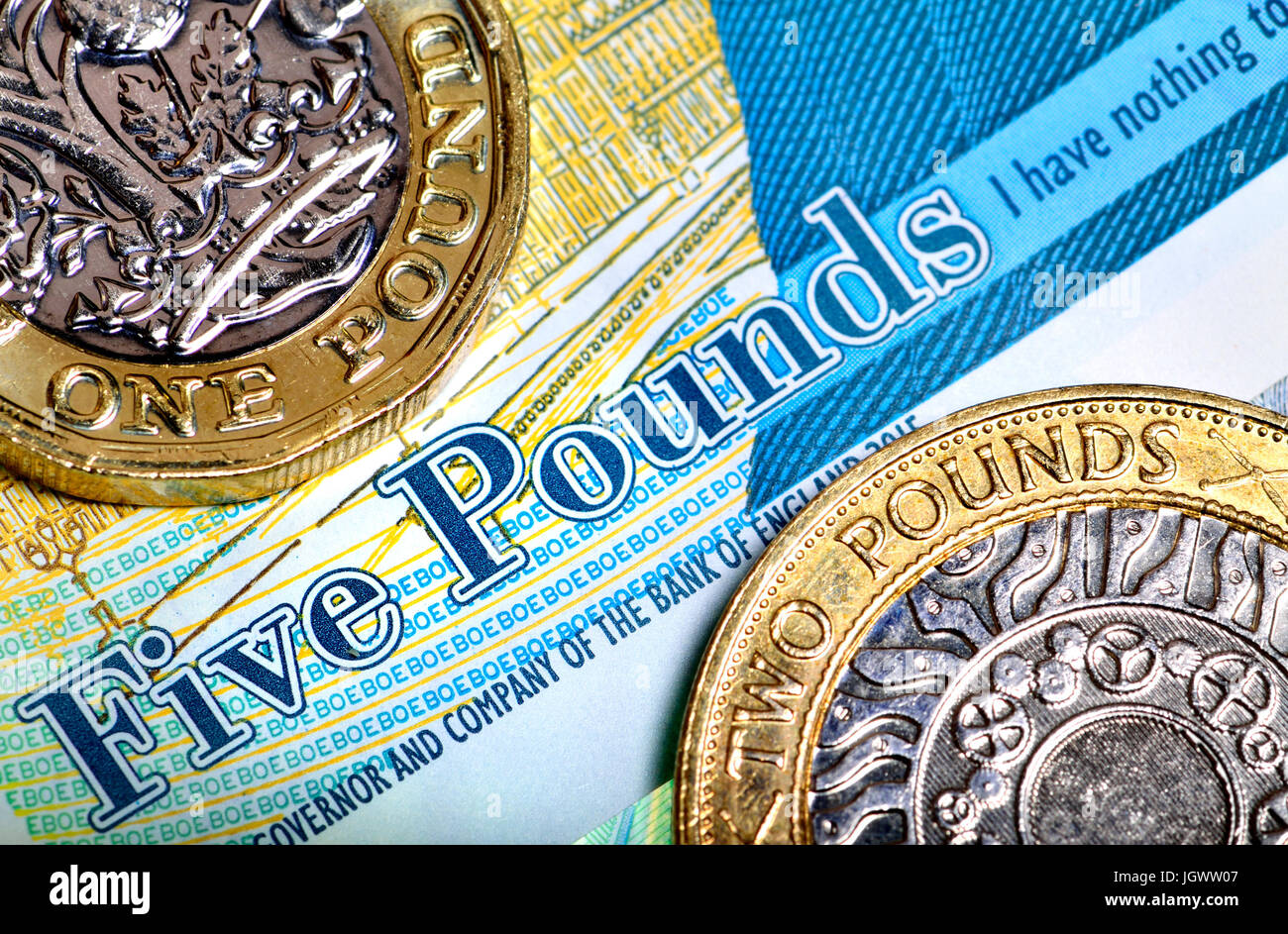 La £1 et £2 euros sur un billet de 5 € Banque D'Images